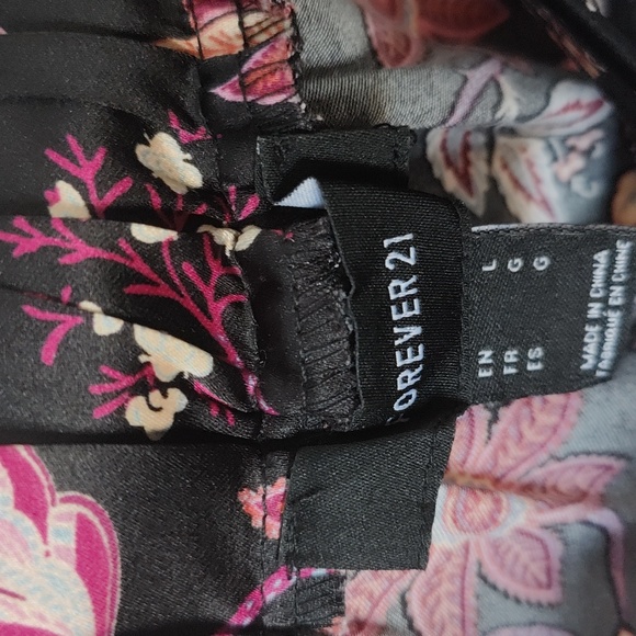 Shorts - Picture 3 of 5